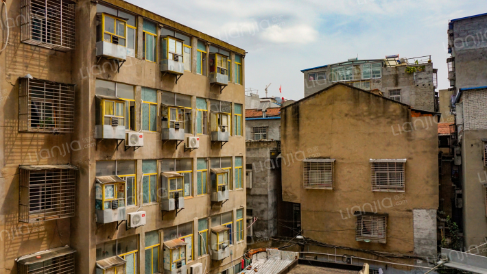 毛纺厂家属院外景图