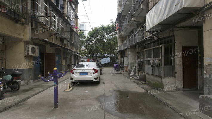 武烟宿舍外景图