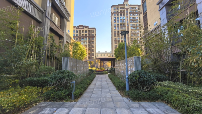 雅盛馨云外景图