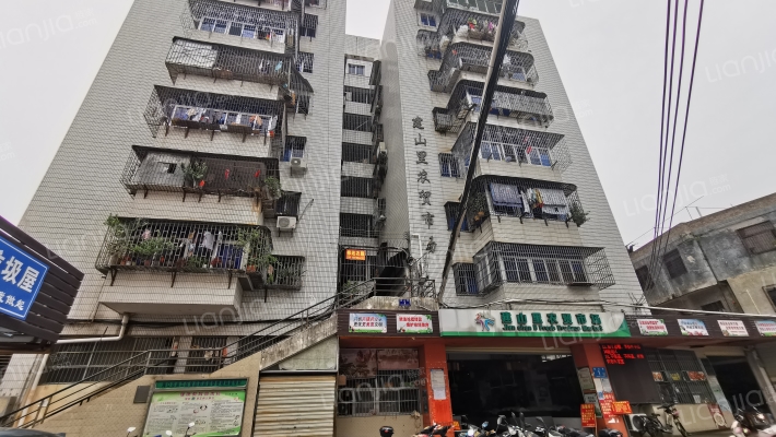 建山里农贸市场外景图