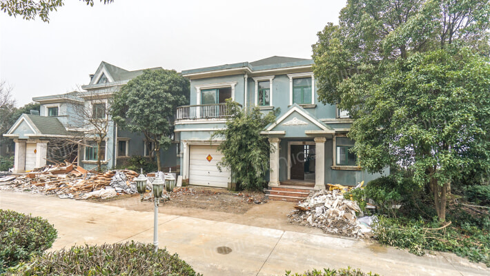 太湖春申居外景图