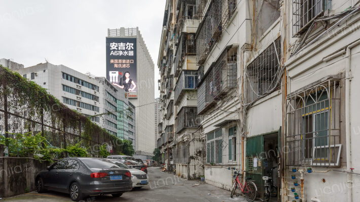 医药宿舍外景图