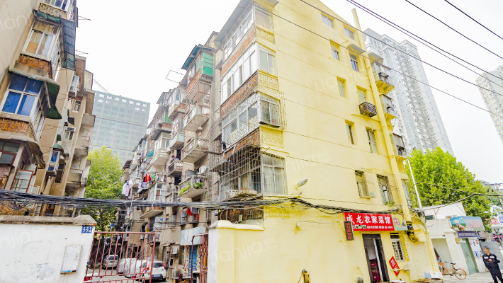 武珞路744号外景图