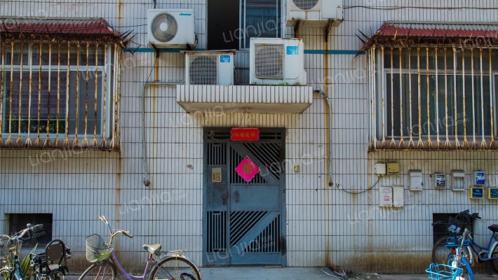 保险公司住宅楼外景图