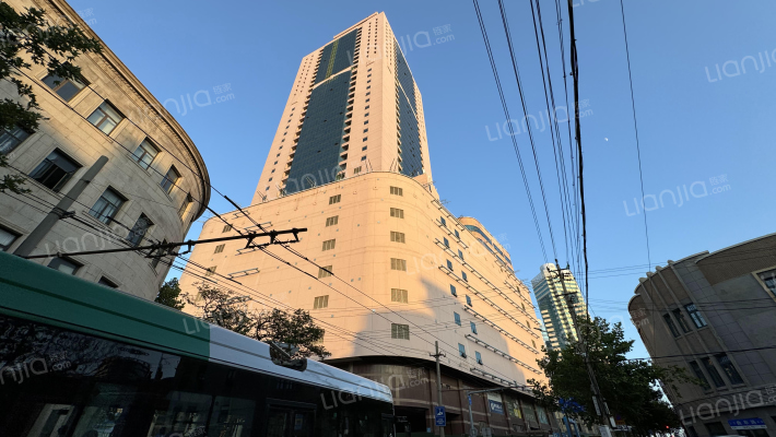 百盛大厦外景图