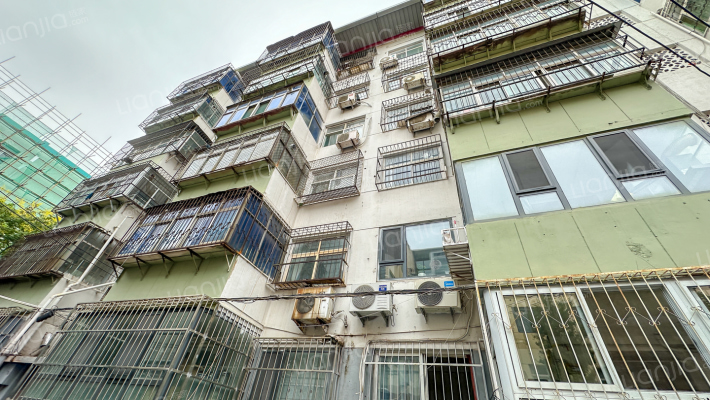 妇幼家属楼外景图