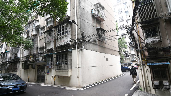 汽车城宿舍外景图