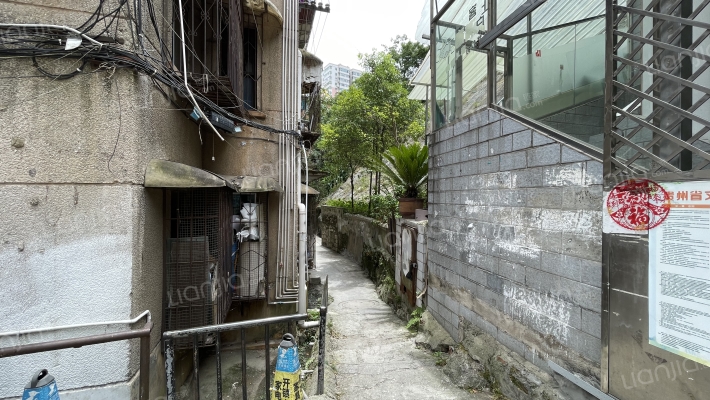 八鸽岩路129号外景图