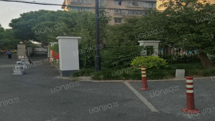 七古登市教委宿舍外景图