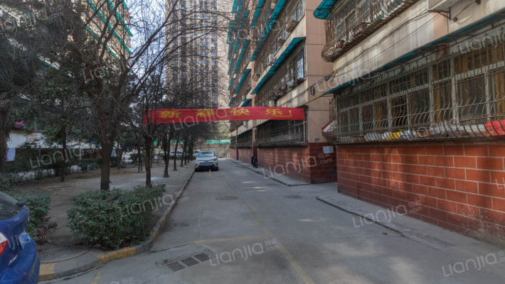 糖果厂家属院外景图