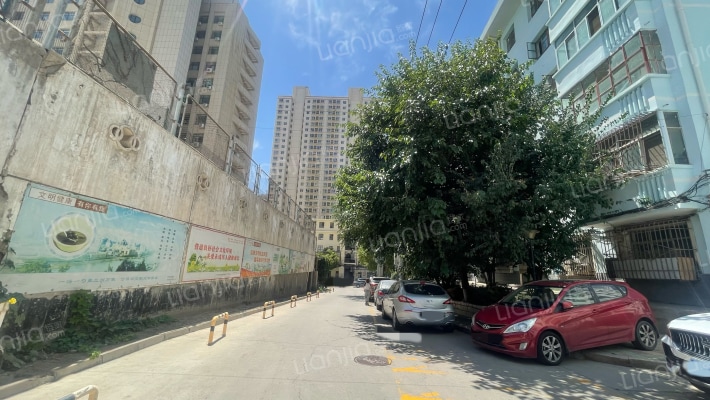 甘肃电力变压器厂家属院外景图