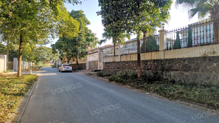 名都畔山华庭外景图