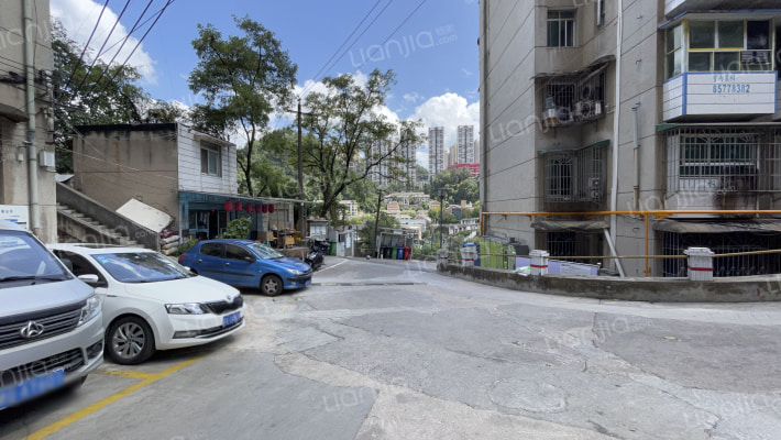 红岩村路82号外景图