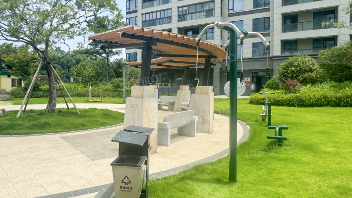 春满华庭外景图