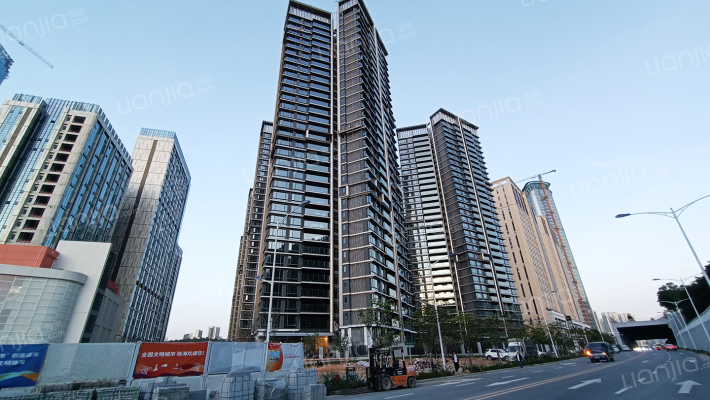 华发四季云山外景图