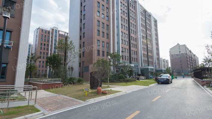 爱涛尚逸华府外景图