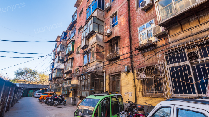 二环道钢厂家属院外景图