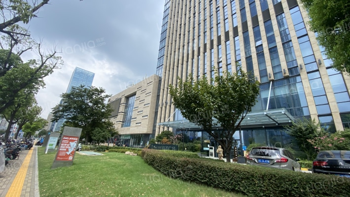 天成时代商务广场外景图