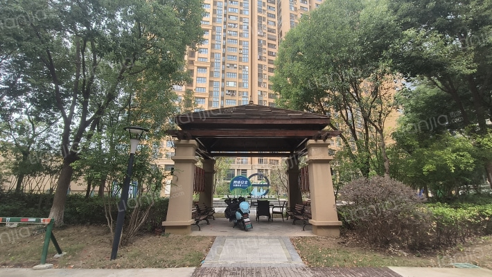 汇峰翡翠湖光外景图