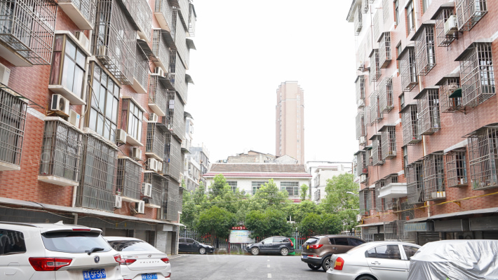 春城商业广场外景图