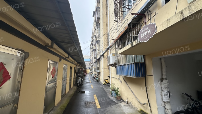 中行宿舍楼外景图