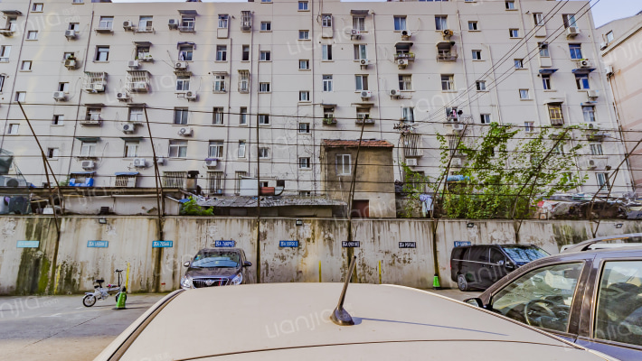 新月大厦外景图