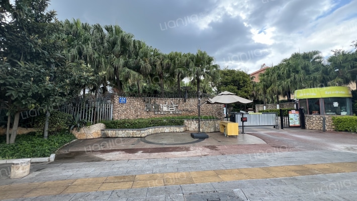 滇池溪谷外景图