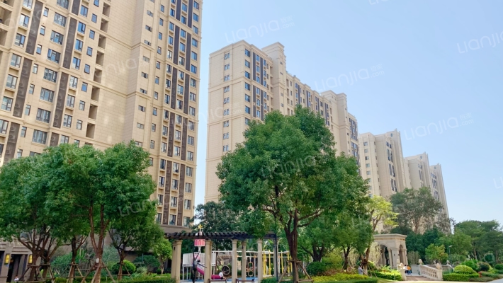 特房银溪墅府温尼花园外景图