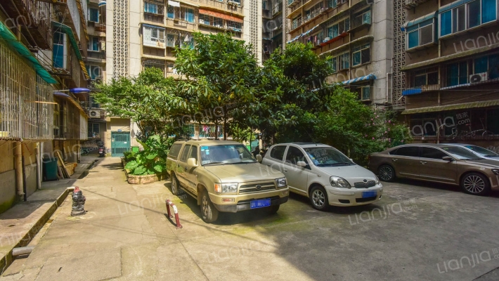 莲花坡小区外景图