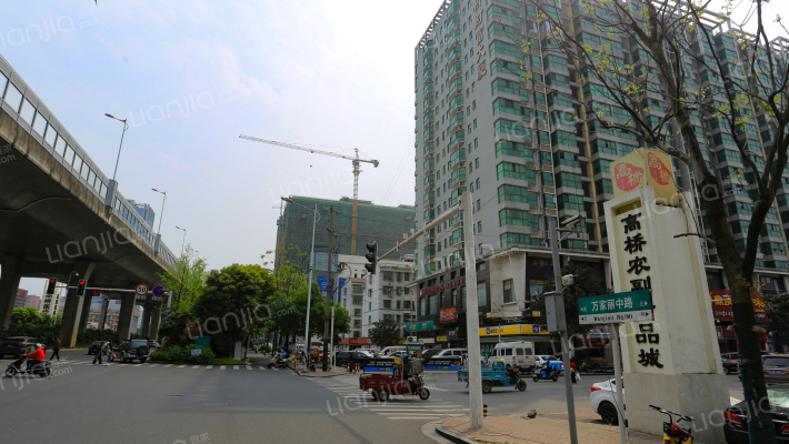 高桥财富大厦外景图