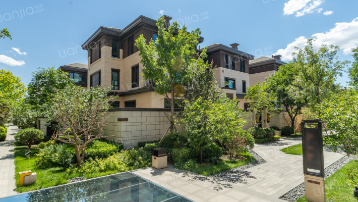 棠颂别墅外景图