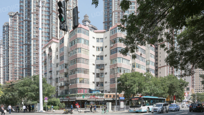 信业大厦外景图