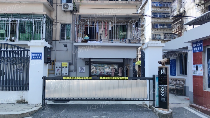 幼师单位宿舍外景图