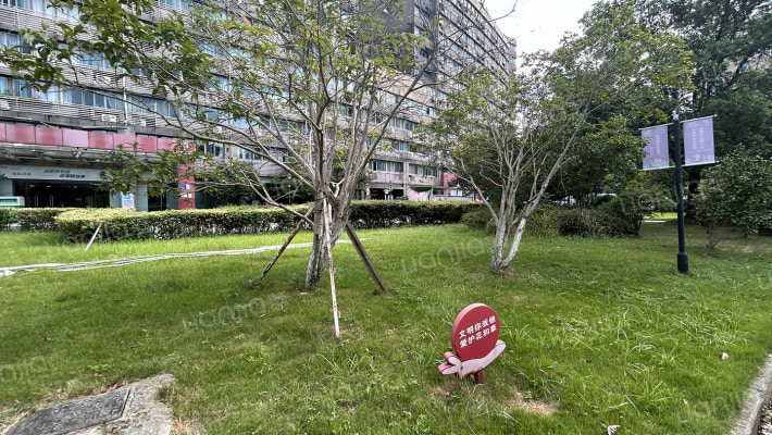 超级星期天外景图