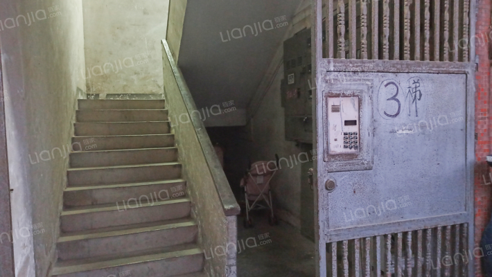 南方金属宿舍楼外景图