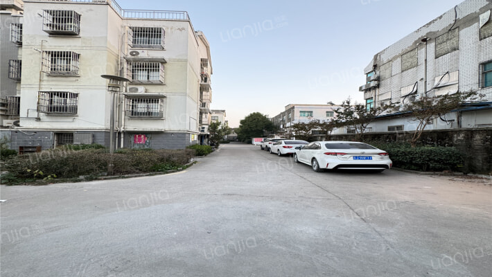 百盛花园外景图