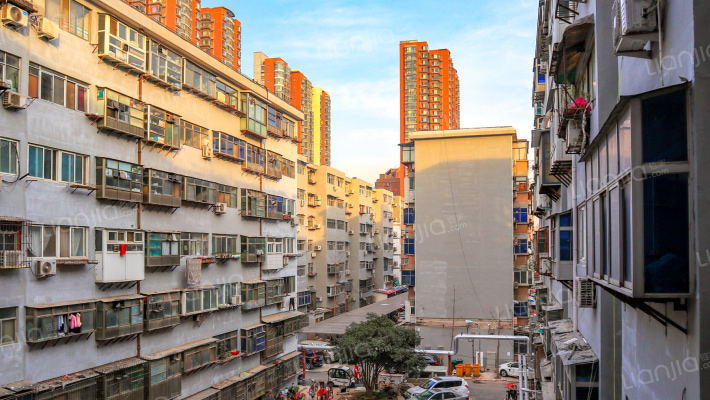 三五一九家属院外景图