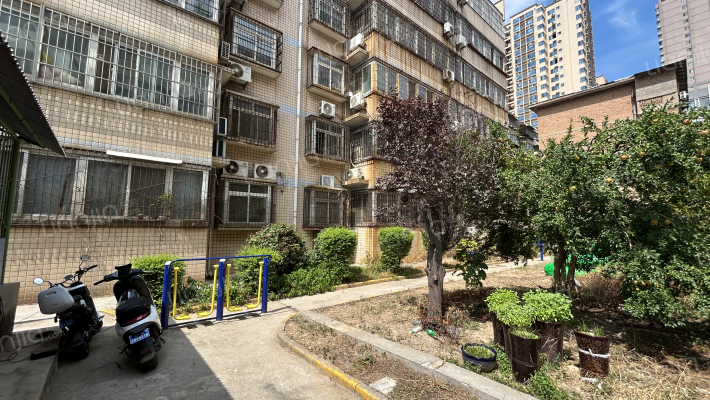 水产品家属院外景图