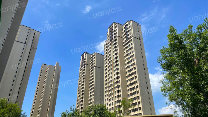 万科翡翠大道北苑外景图