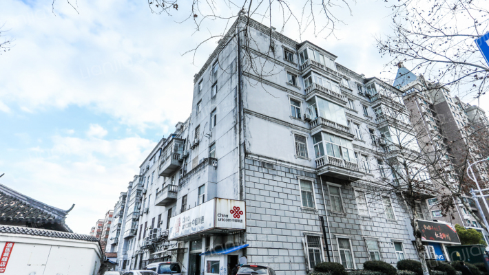 鼎典大厦外景图