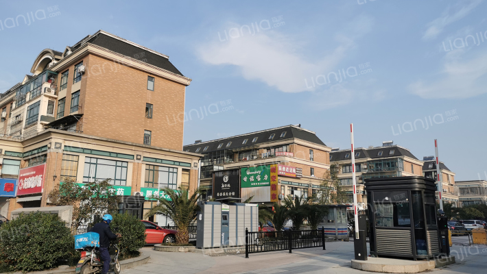 汇锦名店广场外景图