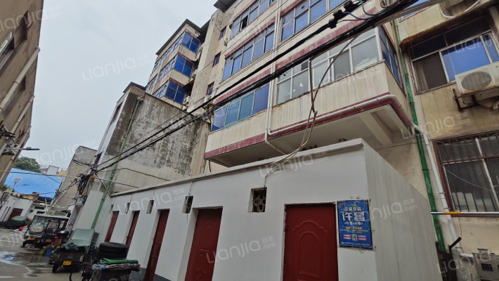 家家乐批发市场住宅楼外景图