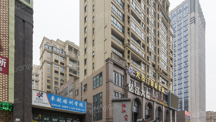 新钱门学府外景图