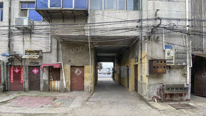 中国烟草家属院外景图