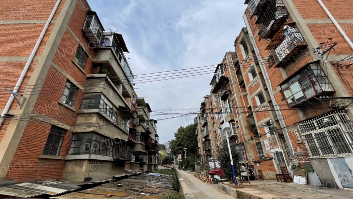 小石坝机车厂宿舍外景图