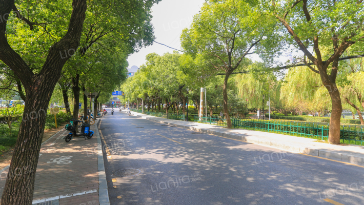 金色水岸外景图