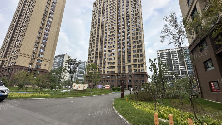 云镶名园外景图