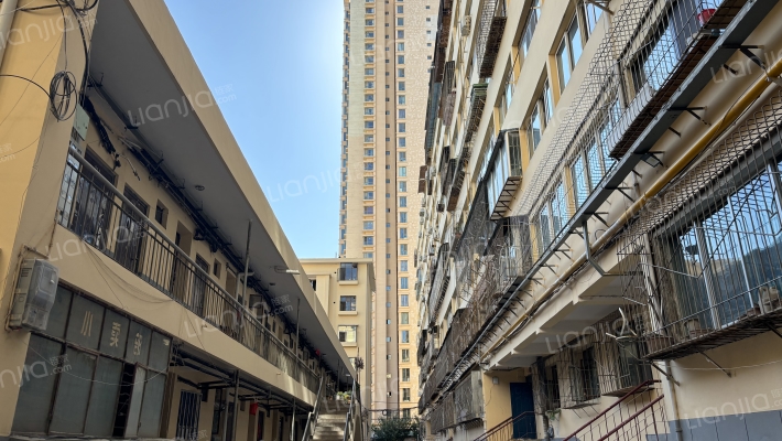 修造厂小区外景图