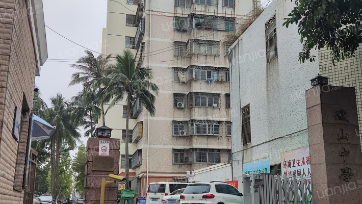 琼山中学外景图