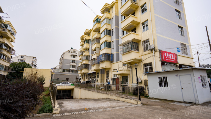 轻机新村外景图